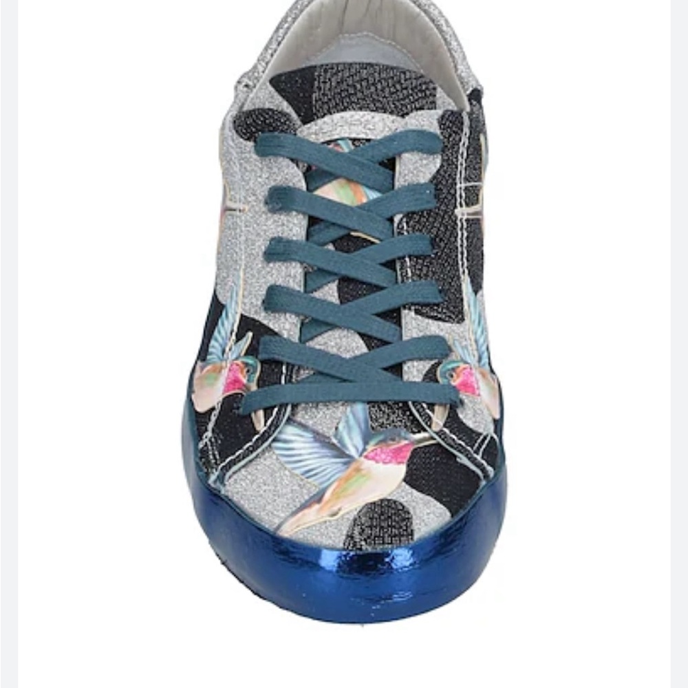 PHILIPPE MODEL Paris
Sneakers with hummingbird detail